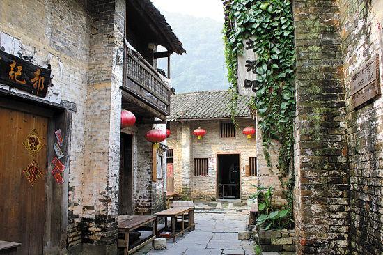 热议电视专题片《持续发力 纵深推进》